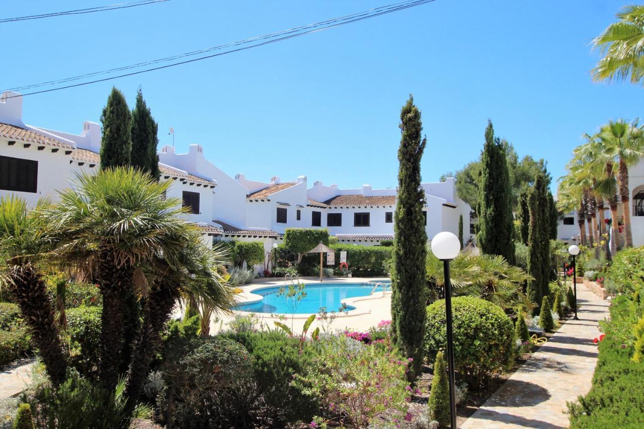 Adosado en Los Angius, con piscina comunitaria Dehesa de Campoamor  Exterior foto